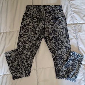 NEW Sage Spotted Cheetah Everyday leggings size M